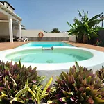 Sunset Faro Deluxe & Pool فيلة *