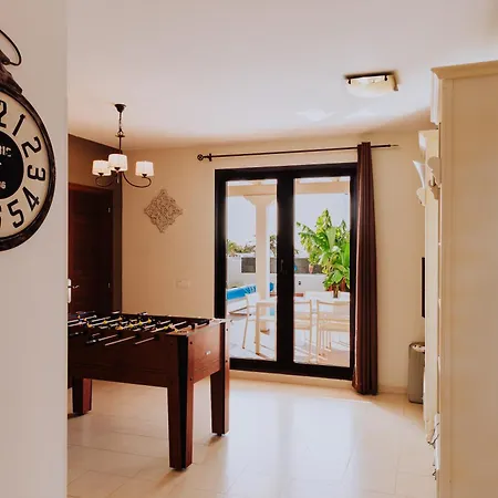 Sunset Faro Deluxe & Pool فيلة *