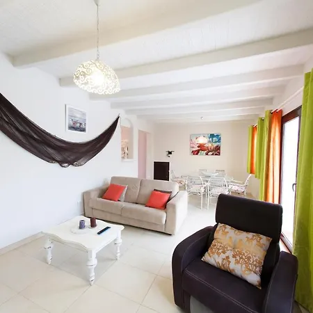 Sunset Faro Deluxe & Pool فيلة *